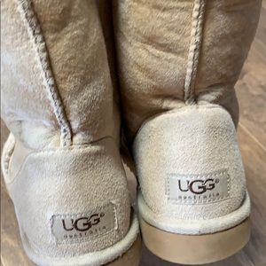 Gently worn uggs